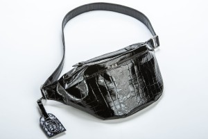 Belt bag in black patent leather