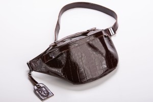 Belt bag in burgundy patent leather