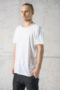 T-shirt biały z haftowanym logo